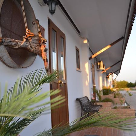 Fontana La Pietra Villa Pisticci Kültér fotó